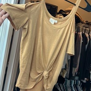 Beautiful slight mustard color shirt, great for fall or spring. Flattering color